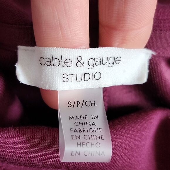 Cable & Gauge Studio Incredibly Soft Maroon High Turtleneck Sweatshirt, S - Picture 4 of 6